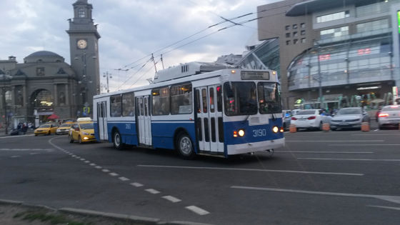 Bus mit Oberleitung in Moskau