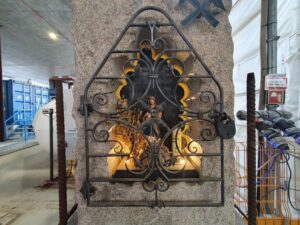 St. Barbara - Schutzgöttin der Bergleute hinter Gitter